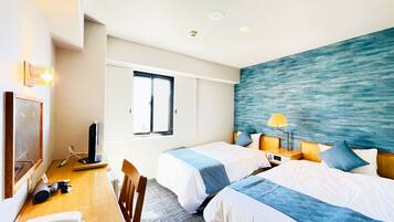 Desk, soundproofing, free WiFi, bed sheets