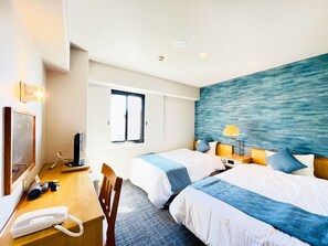 Escrivaninha, quartos à prova de som, Wi-Fi de cortesia, roupa de cama