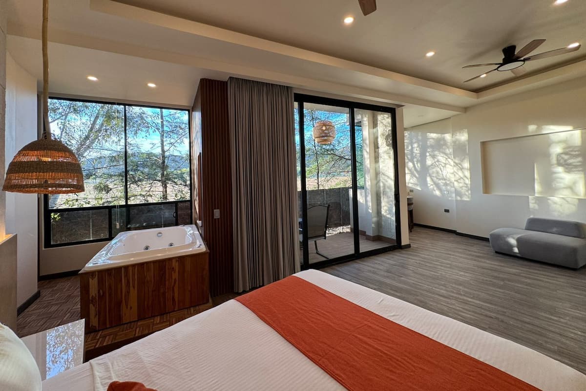 Down duvets, individually decorated, individually furnished, desk