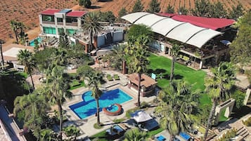 Vista frontal de la propiedad