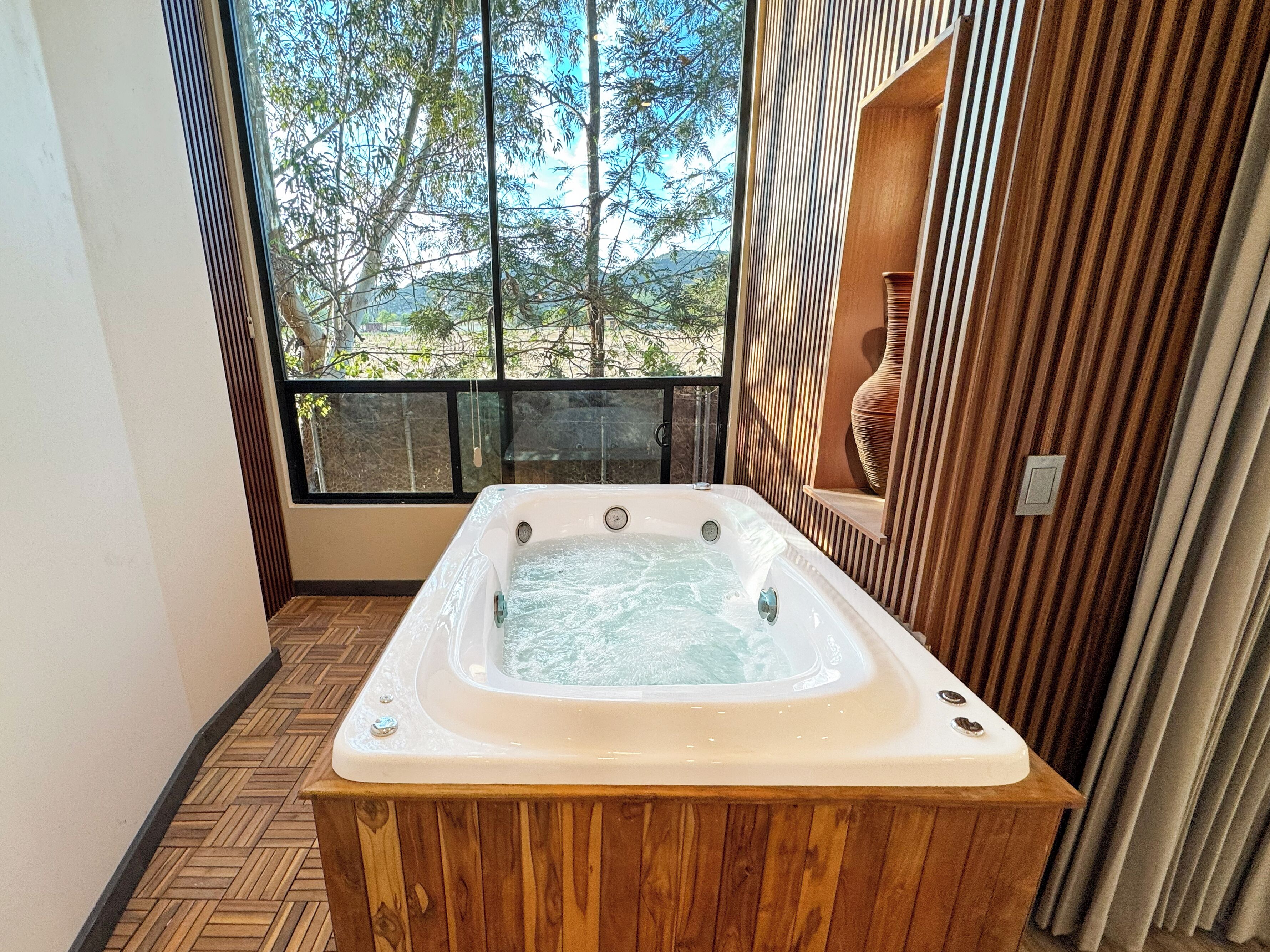 Regadera, amenidades de baño gratuitas, secadora de cabello, toallas 