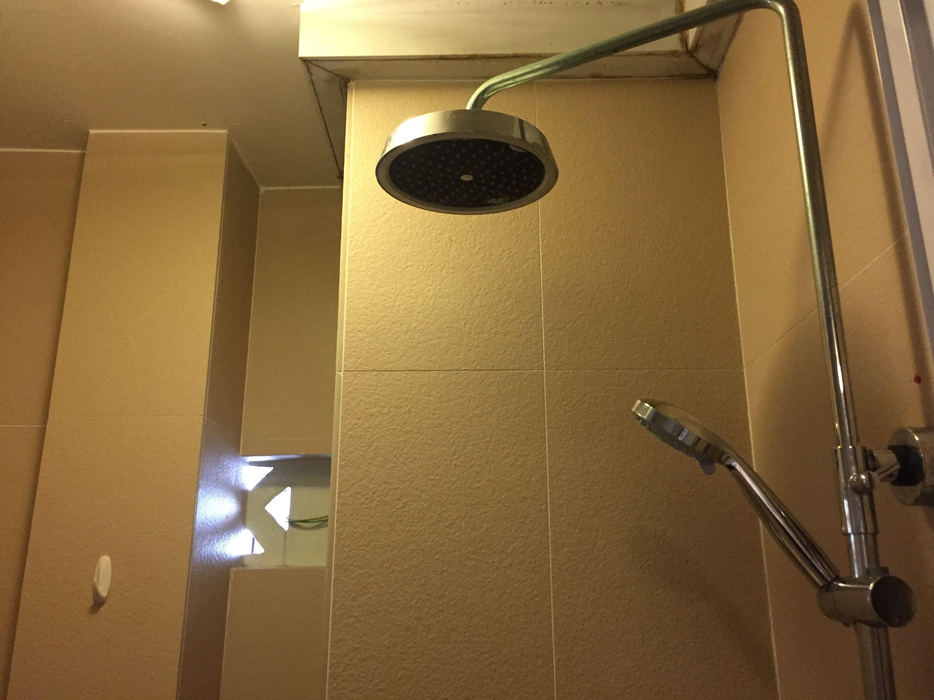 Shower, free toiletries, towels