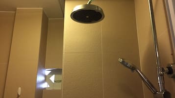 Shower, free toiletries, towels
