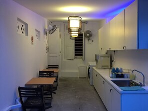 Food and drink - Royal Hostel (Singapore)