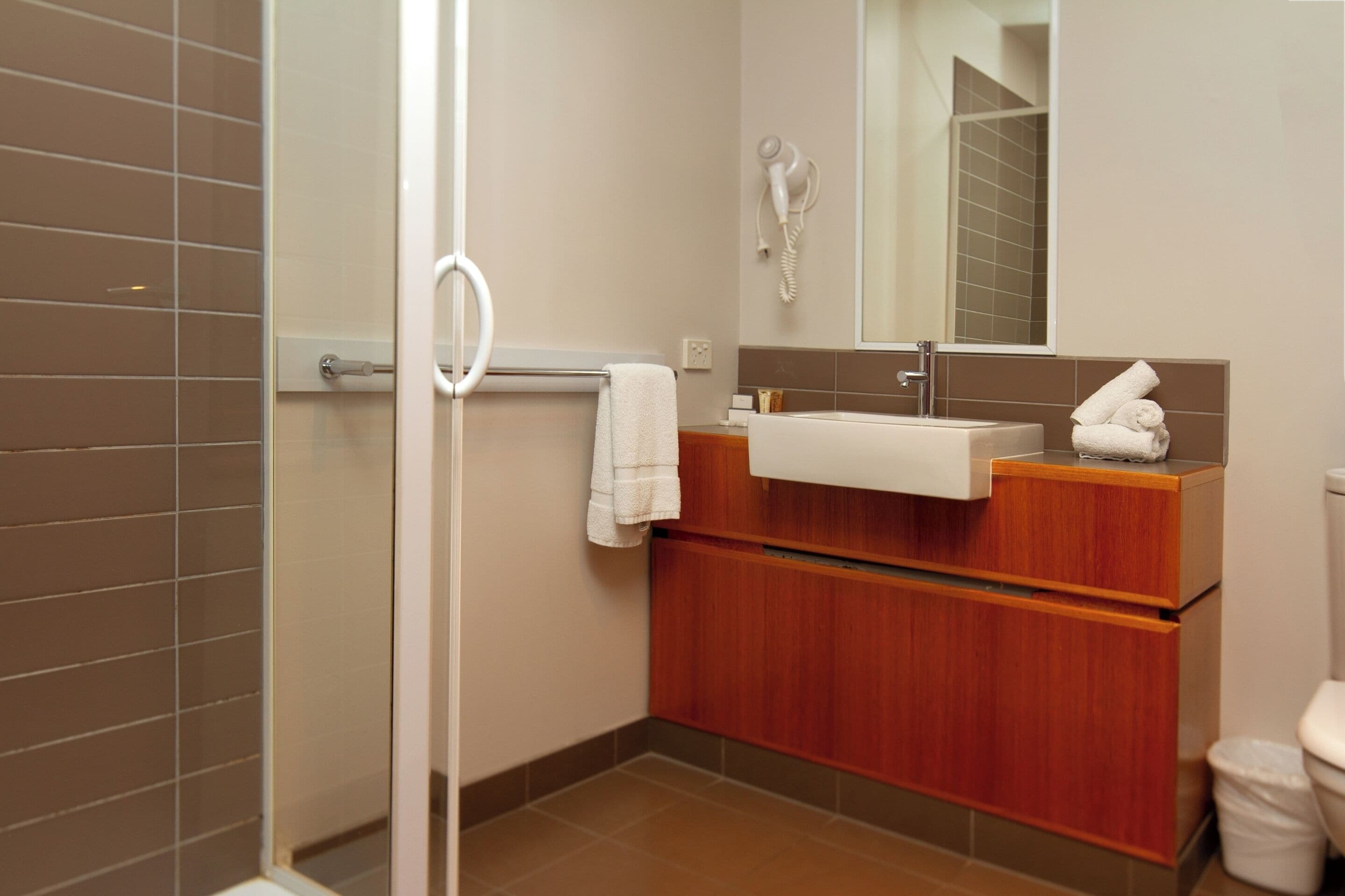 twin room | bathroom | shower, free toiletries, hair dryer, towels