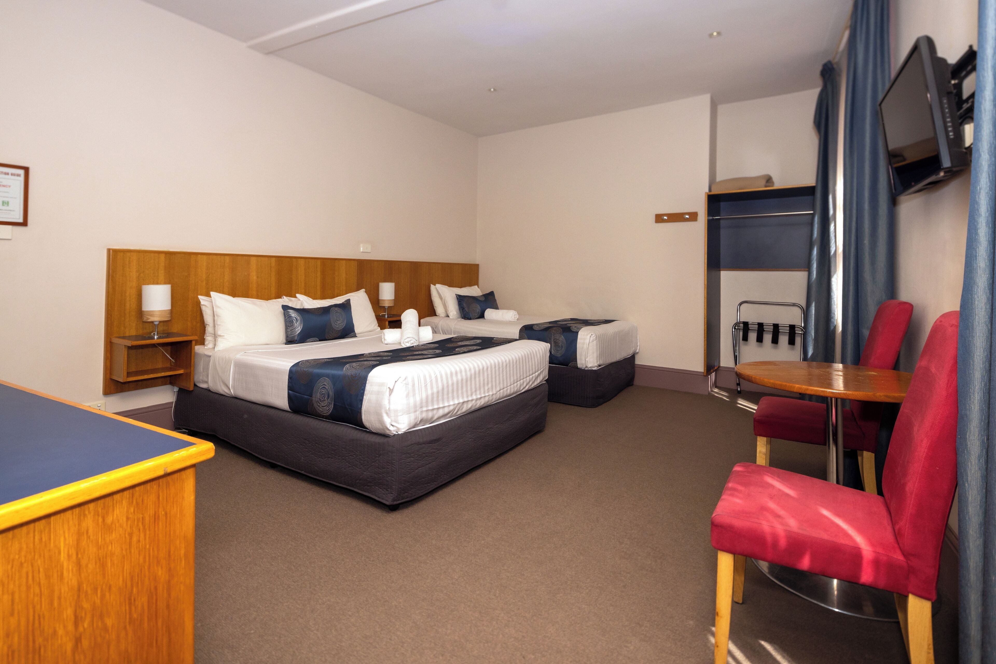 twin room | desk, blackout curtains, iron/ironing board, free cots/infant beds