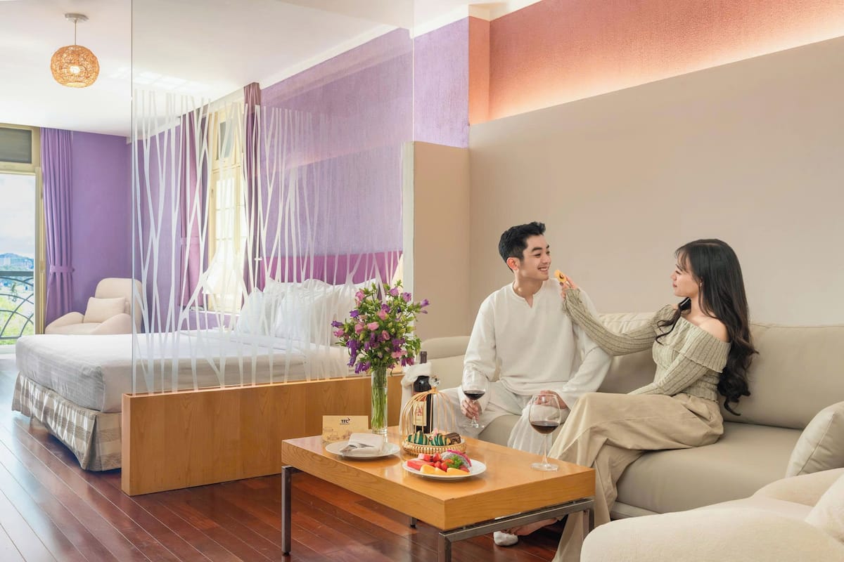 Habitación Premium (Deluxe) | Minibar, caja de seguridad en la habitación y escritorio