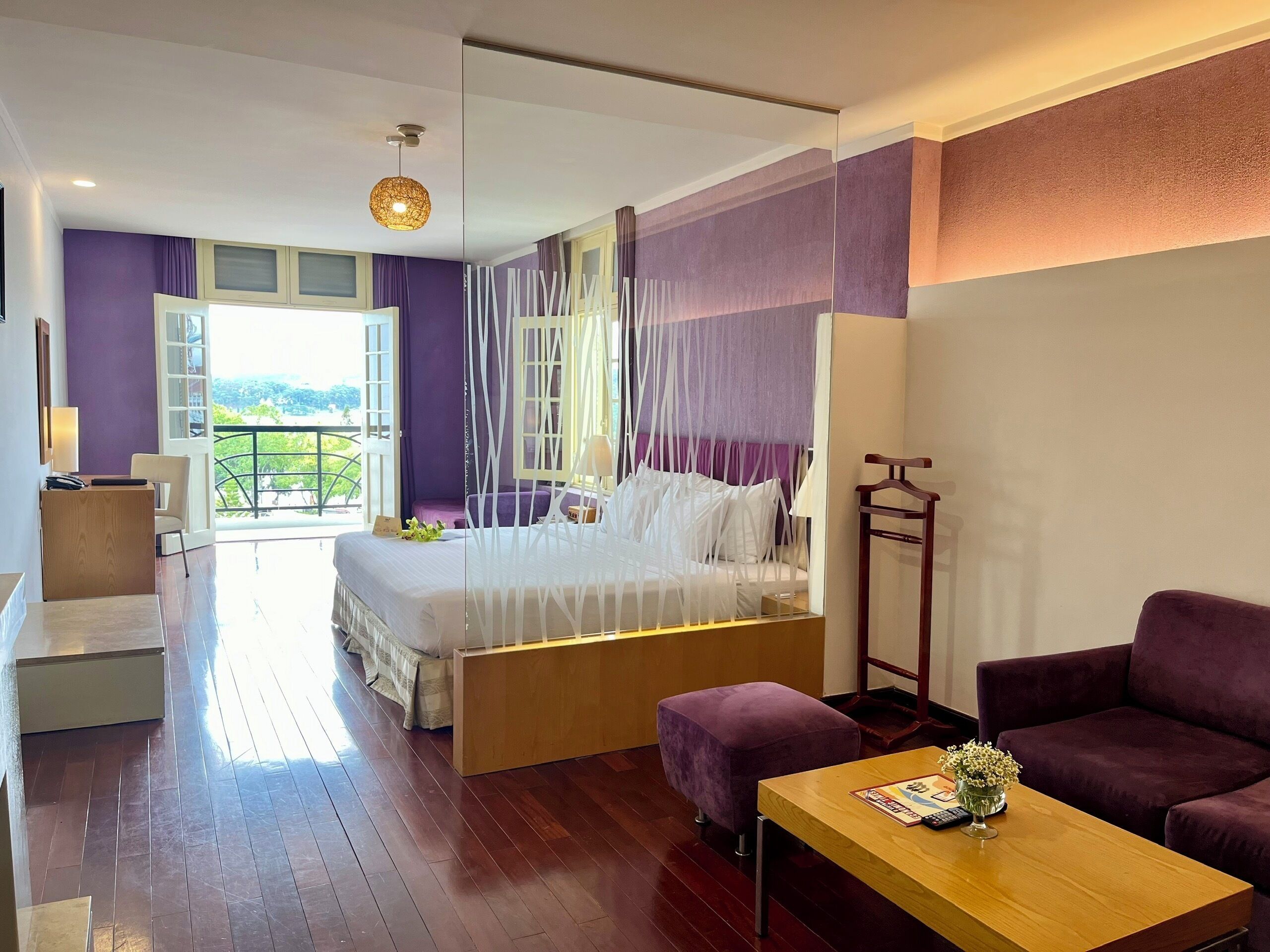 Premium Deluxe Room | Minibar, in-room safe, desk, blackout curtains