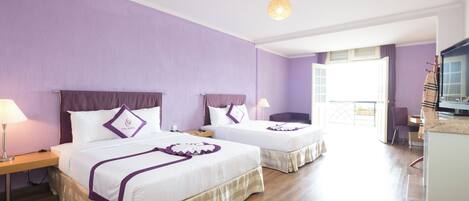 Premium Suite | Minibar, in-room safe, desk, blackout drapes