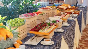 2 restauranter: frokost, lunsj og middag serveres
