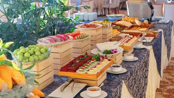 2 restaurantes, café da manhã, culinária asiática