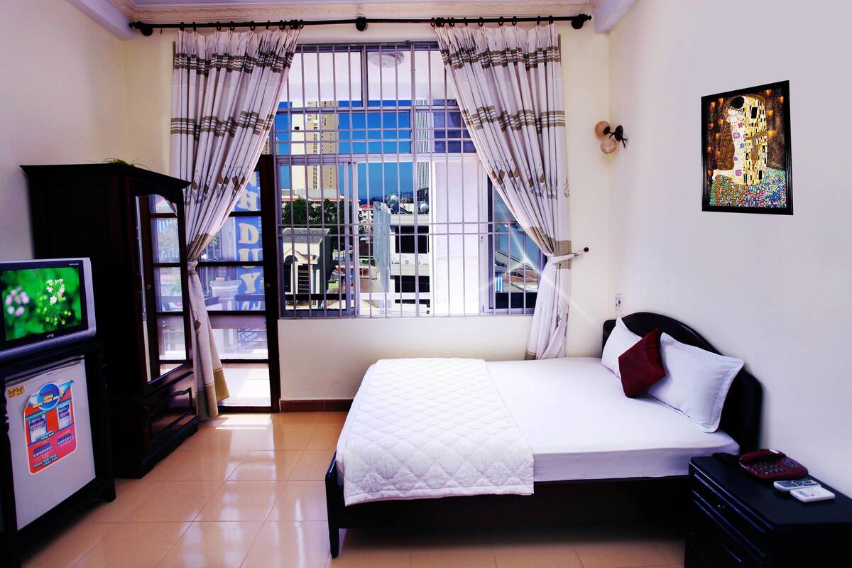 Premium bedding, Select Comfort beds, minibar, blackout curtains