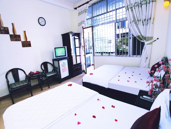 Premium bedding, Select Comfort beds, minibar, blackout curtains - Thanh Duy Hotel (Nha Trang)