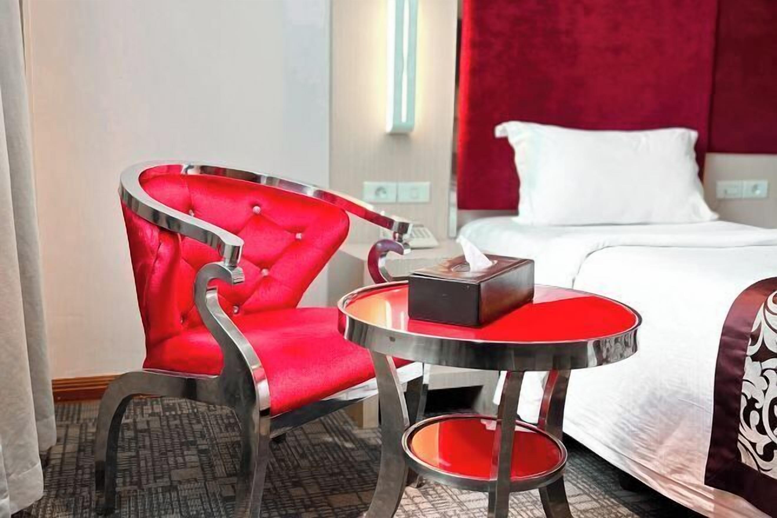 Minibar, desk, free WiFi