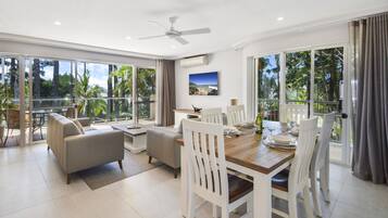 Apartment, 3 Bedrooms (with balcony) | Living room | TV, DVD player