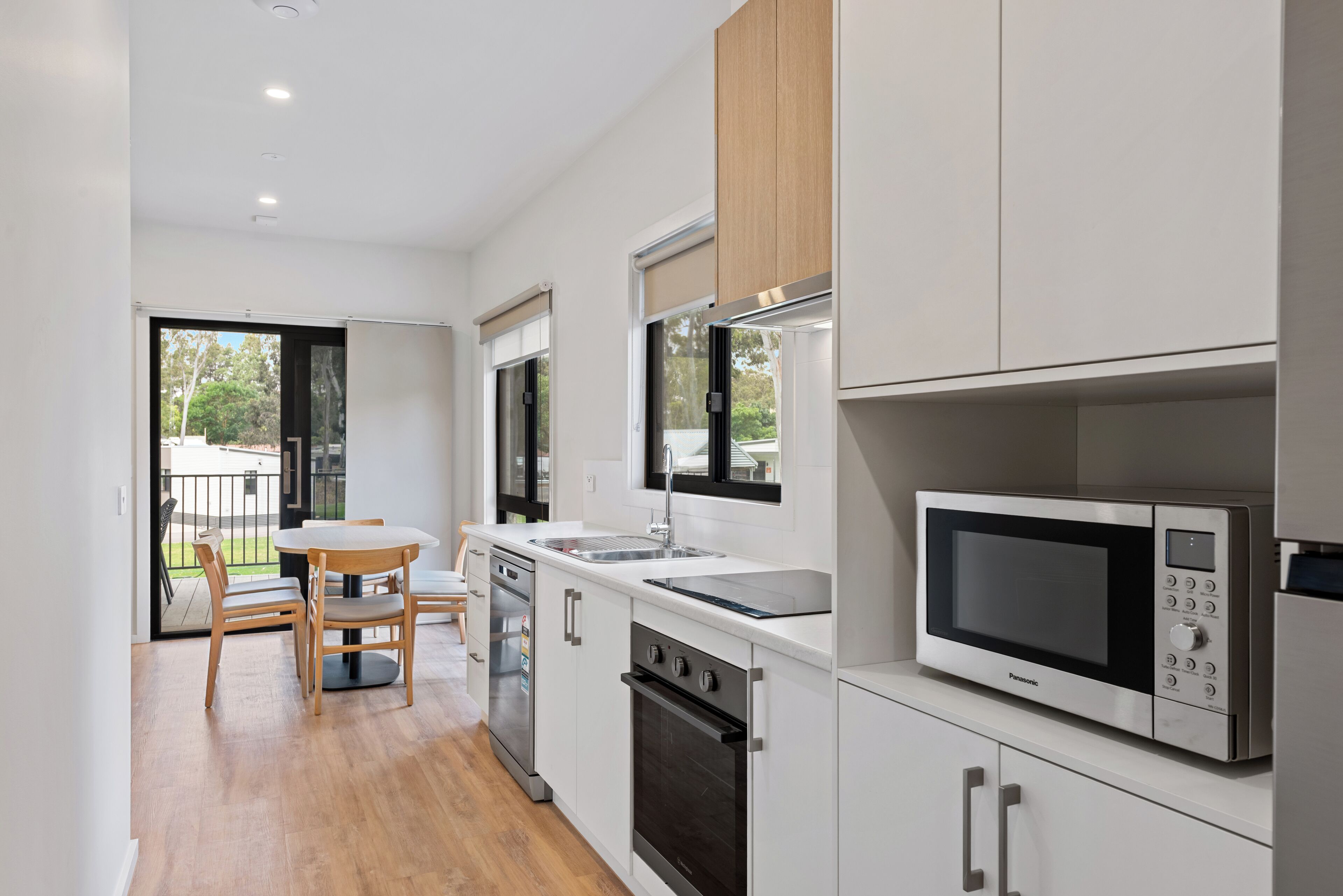 Deluxe 2 Bedroom Cabin - Sleeps 6 | 私人简易厨房 | 冰箱、微波炉、炉灶、茶具/咖啡用具