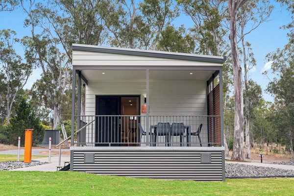 Deluxe 2 Bedroom Cabin - Sleeps 6 | Balcony