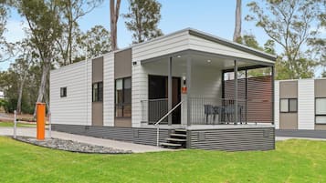 Deluxe 2 Bedroom Cabin - Sleeps 6 | Balcony