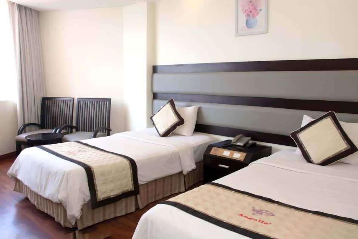 Hypo-allergenic bedding, minibar, in-room safe, desk