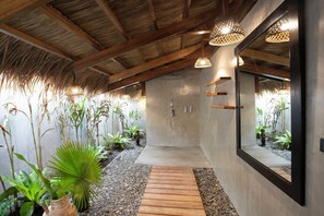 Presidential Villa | Bathroom | Shower, hair dryer, towels - Flower Island Resort (Taytay)
