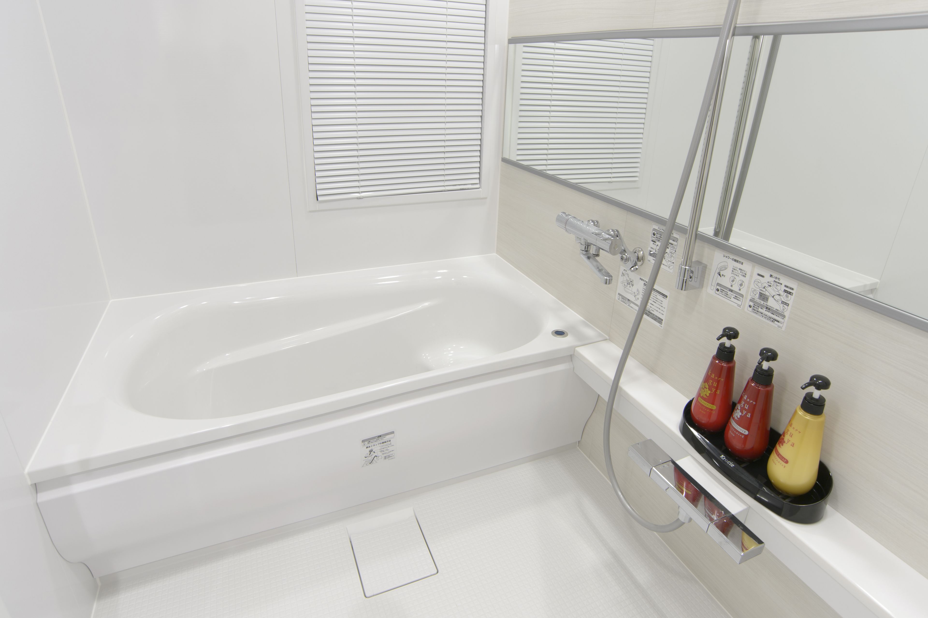 combined shower/bathtub, free toiletries, hair dryer, slippers