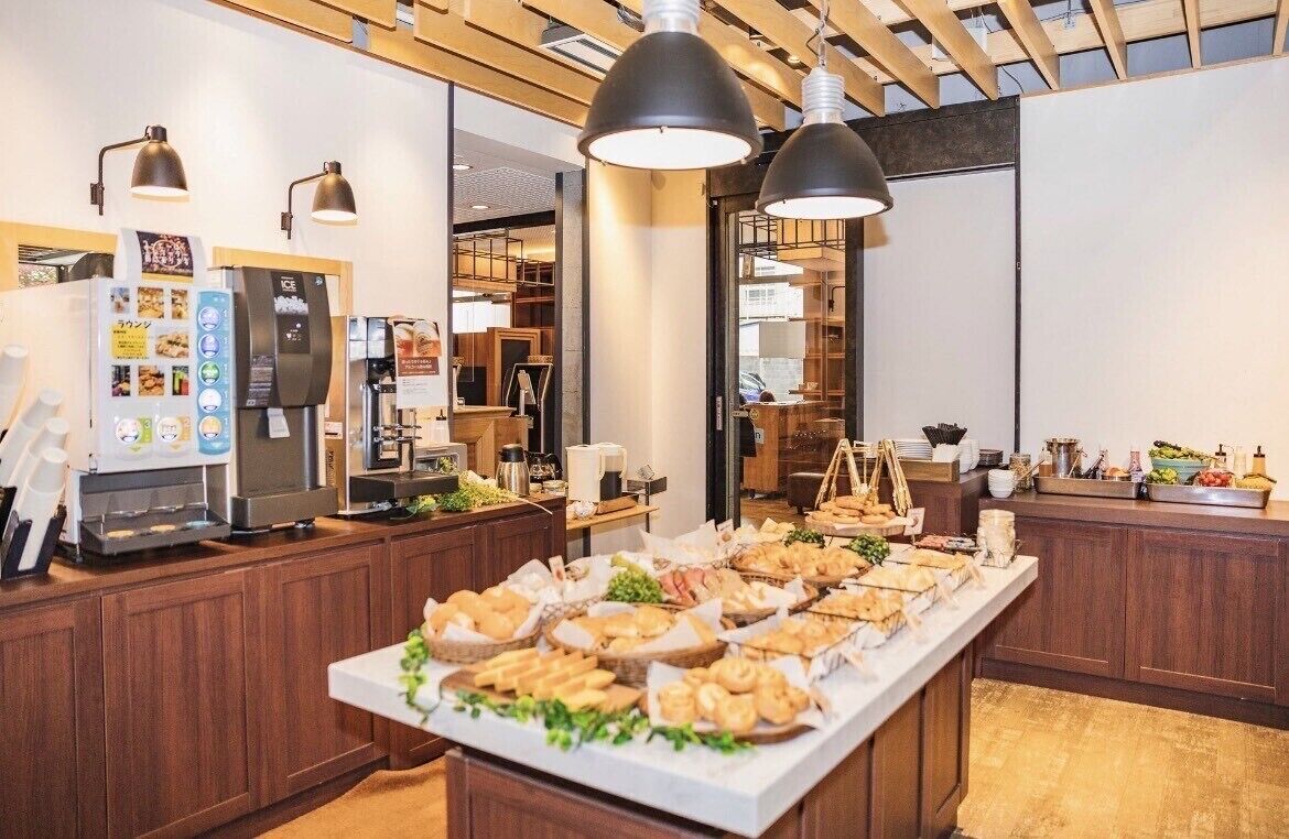 daily buffet breakfast (jpy 500 per person)