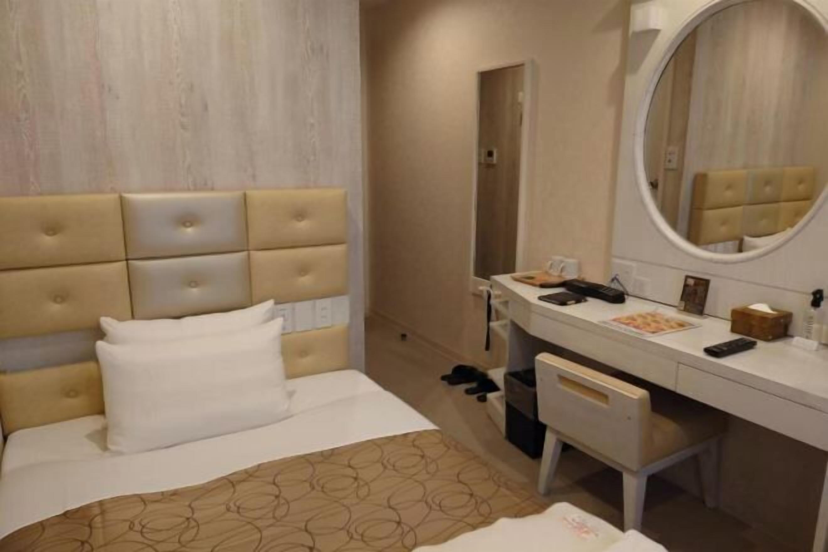 واي فاي مجانًا وملاءات أسرّة