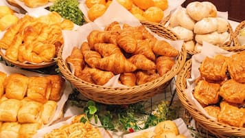 Daily buffet breakfast (JPY 500 per person)