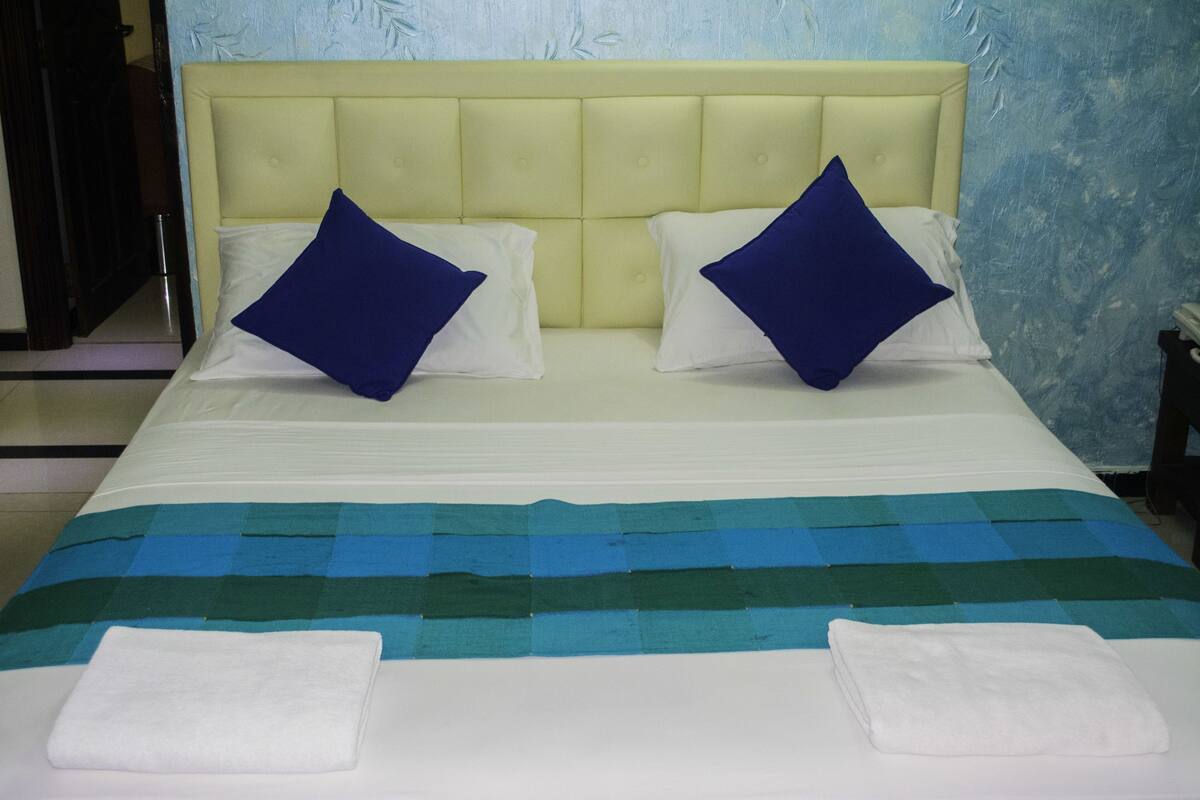 Deluxe Double Room, 1 Double Bed, Smoking | Egyptian cotton sheets, premium bedding, Select Comfort beds