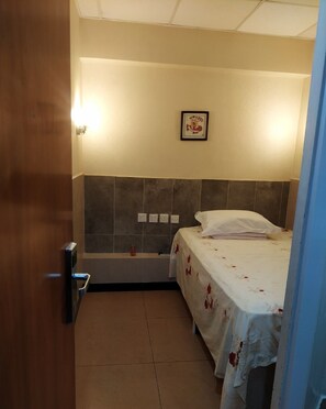 Standard Double Room | Blackout drapes, iron/ironing board, free WiFi, bed sheets - Well Yet Guest House (Kowloon)