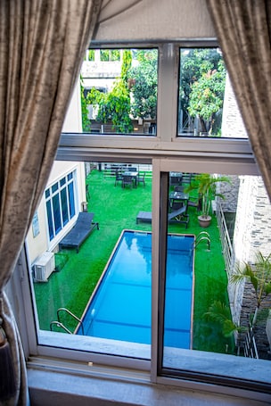 Apartment, 1 King Bed | 1 bedroom, individually decorated, individually furnished, desk