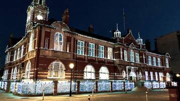 Vista frontal de la propiedad