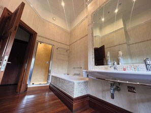 Suite Main Hotel | Badezimmer