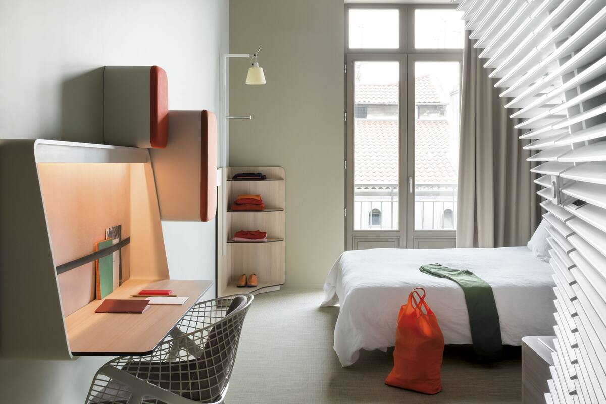 1 bedroom, premium bedding, in-room safe, desk