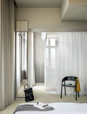 Premium bedding, in-room safe, desk, soundproofing - OKKO Hotels Lyon Centre (Lyon)