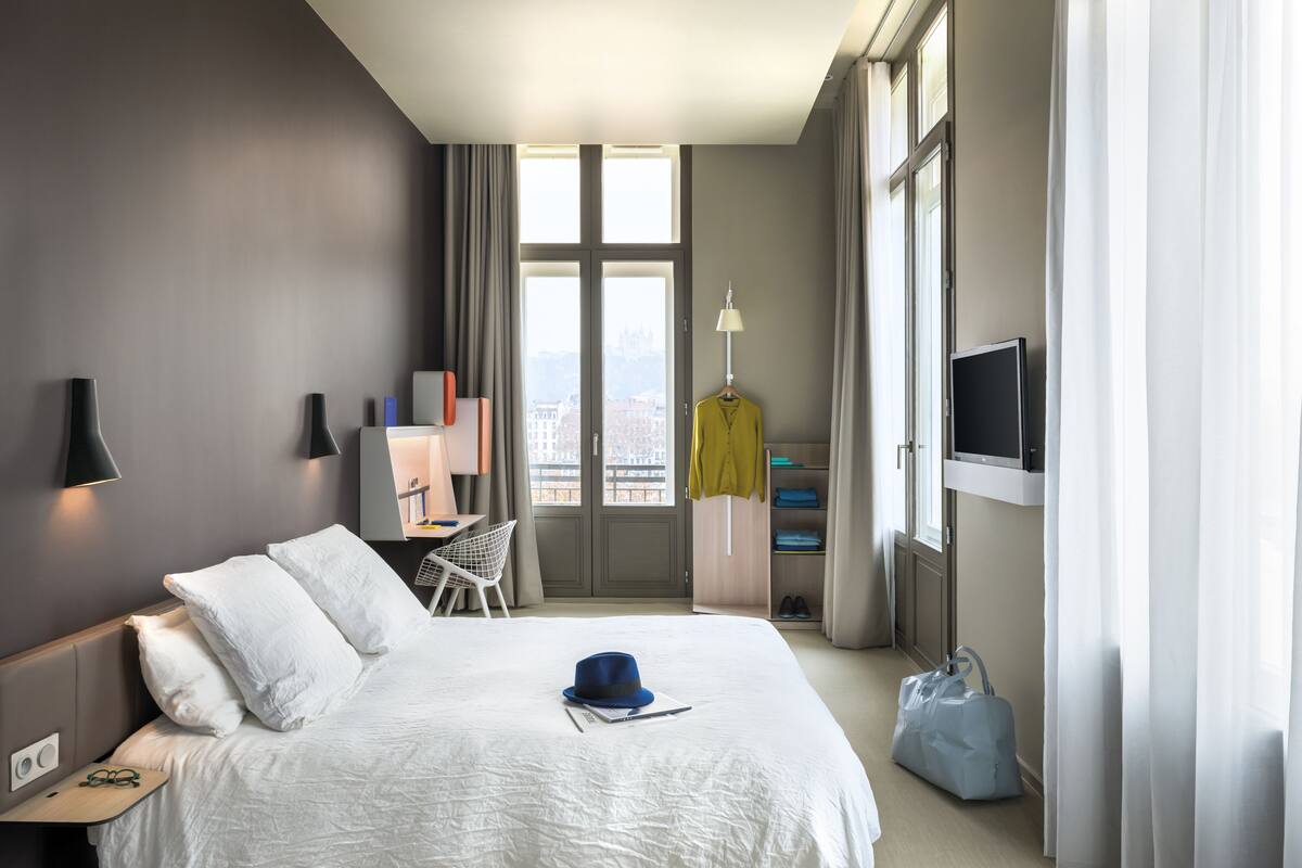 Literie de qualité supérieure, coffres-forts dans les chambres, bureau
