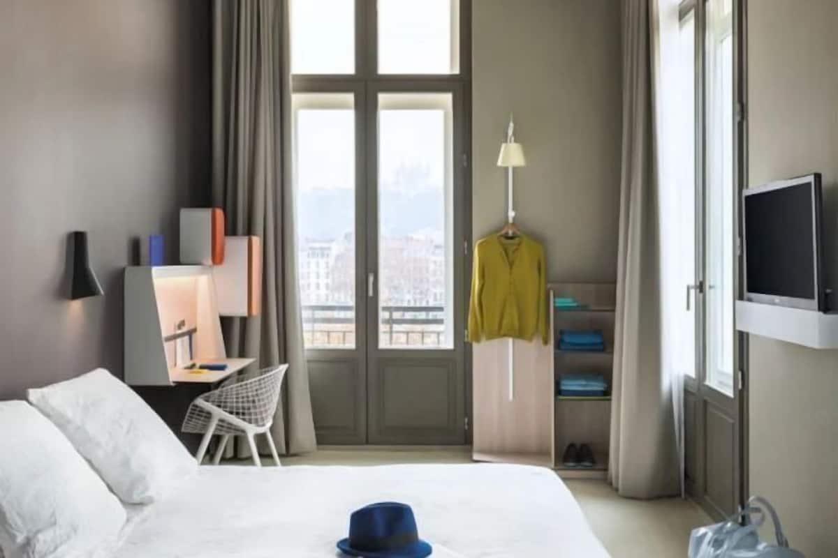 Literie de qualité supérieure, coffres-forts dans les chambres, bureau