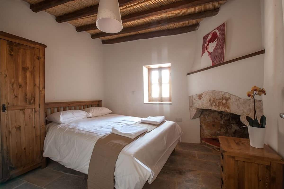 2 bedrooms, iron/ironing board, free cots/infant beds, free WiFi