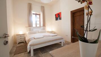 Tabla de planchar con plancha, cunas gratuitas y wifi gratis