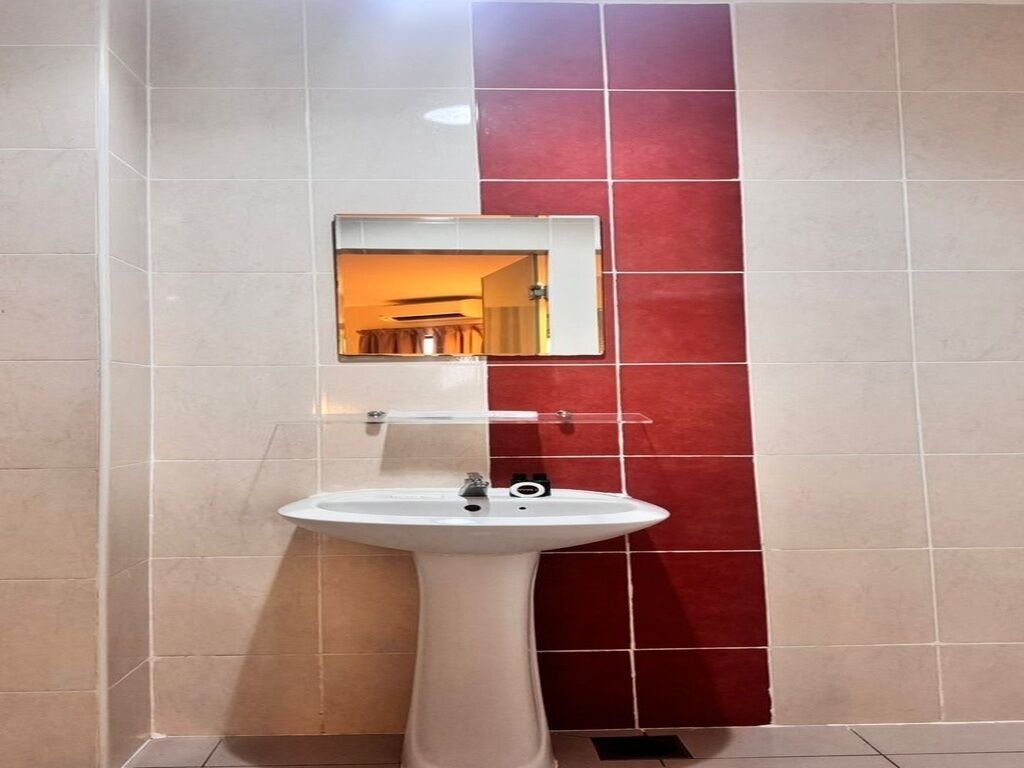 Quadruple Room | Bathroom | Shower, hair dryer, bidet, towels