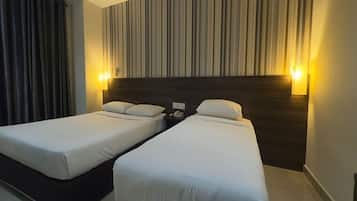 My Triple Room | Minibar, in-room safe, desk, laptop workspace