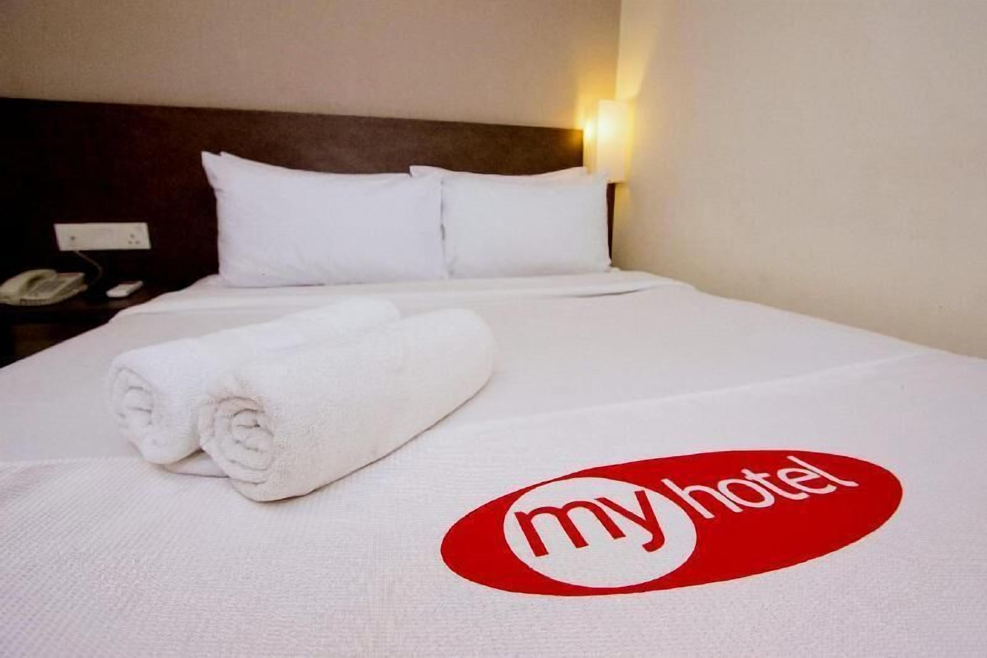 Minibar, Zimmersafe, Schreibtisch, laptopgeeigneter Arbeitsplatz