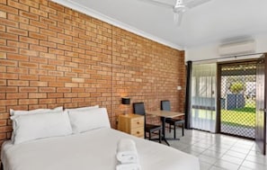 Zimmer, 1 Doppelbett | Kostenloses WLAN, Bettwäsche