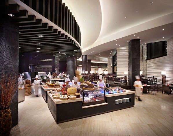 Breakfast, lunch, dinner served; Asian cuisine - Hyatt Regency Manila, City of Dreams (Parañaque)