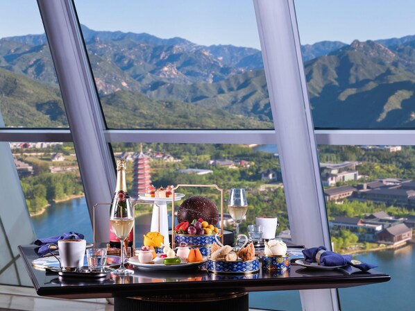 3 restaurants, breakfast, lunch, dinner served; German cuisine