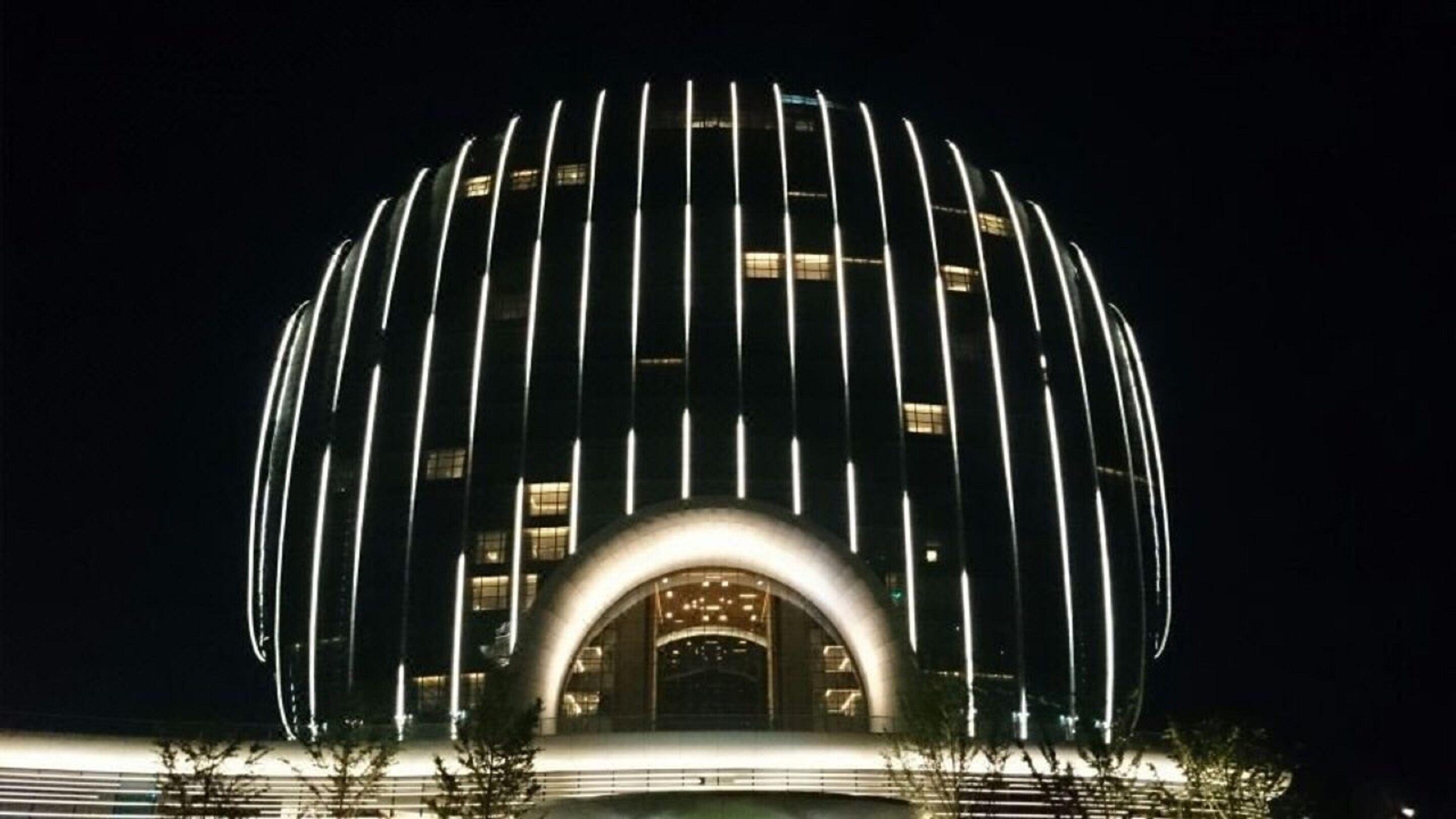 住宿正面 - 傍晚/夜晚