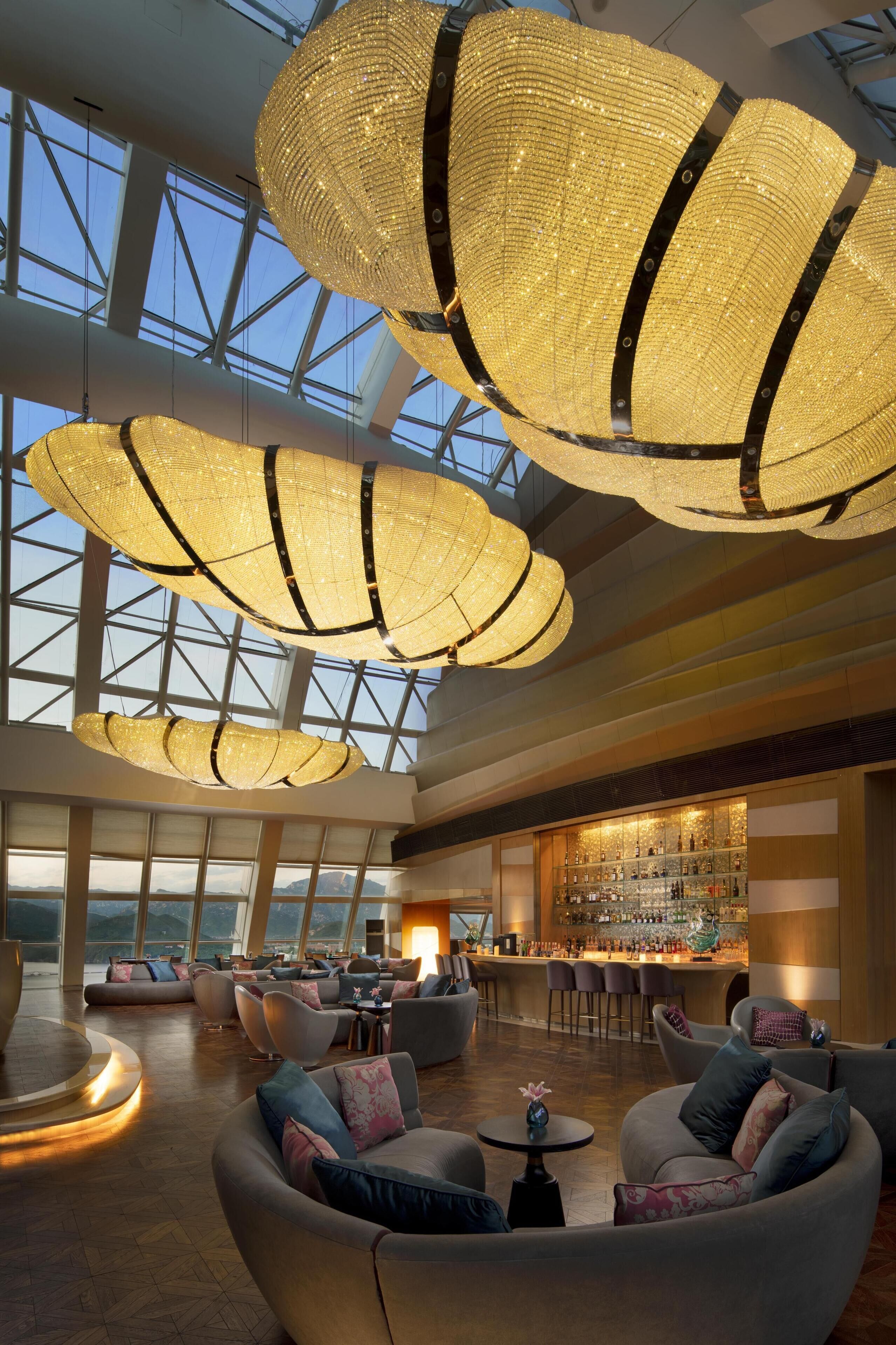 3 間餐廳；供應早餐、午餐、晚餐；德國菜