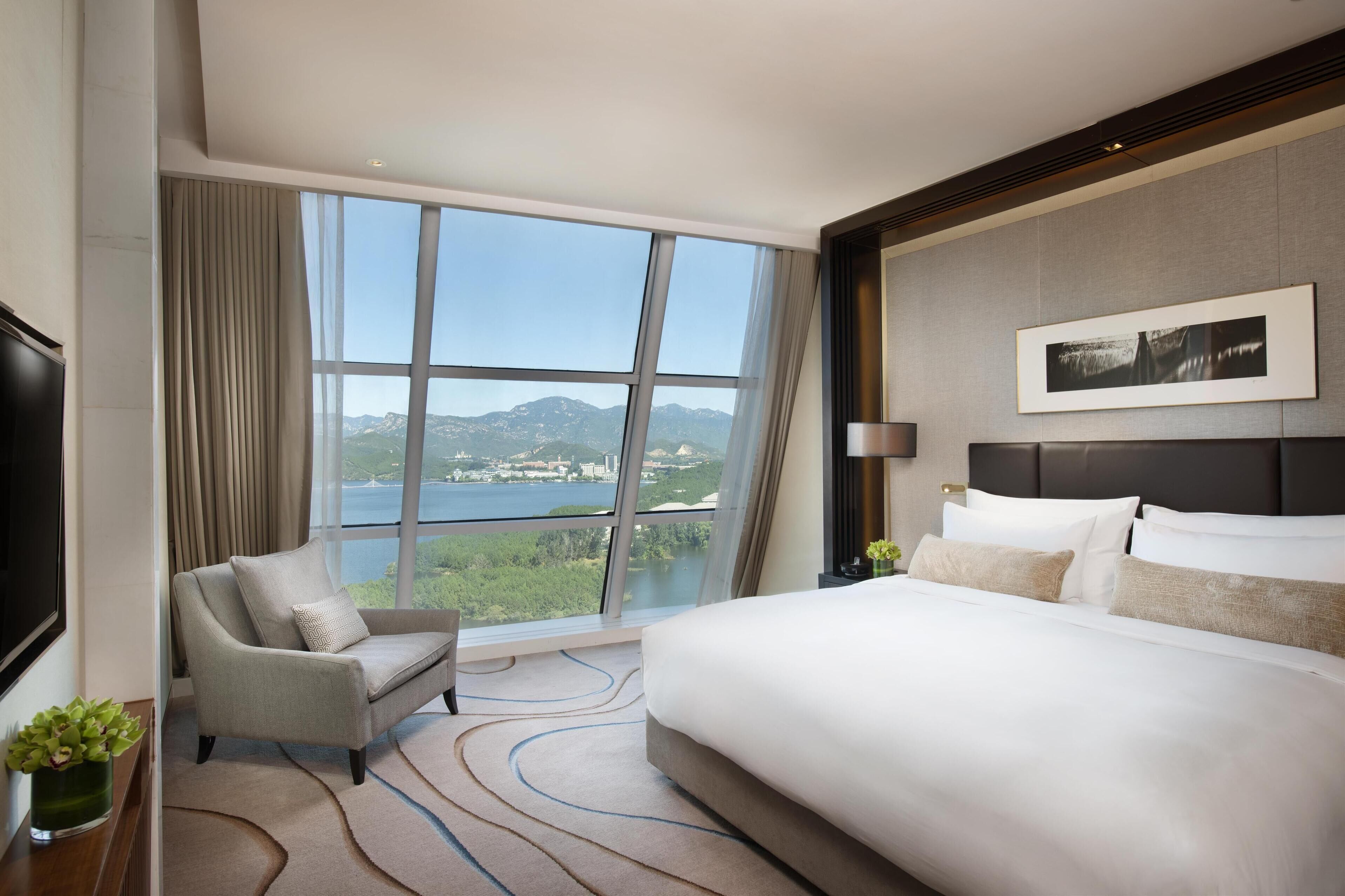 superior suite, lake view | premium bedding, minibar, in-room safe, desk