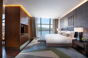 Premium bedding, minibar, in-room safe, desk
