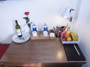 Balcony Suite Family Mountain View | In-room dining